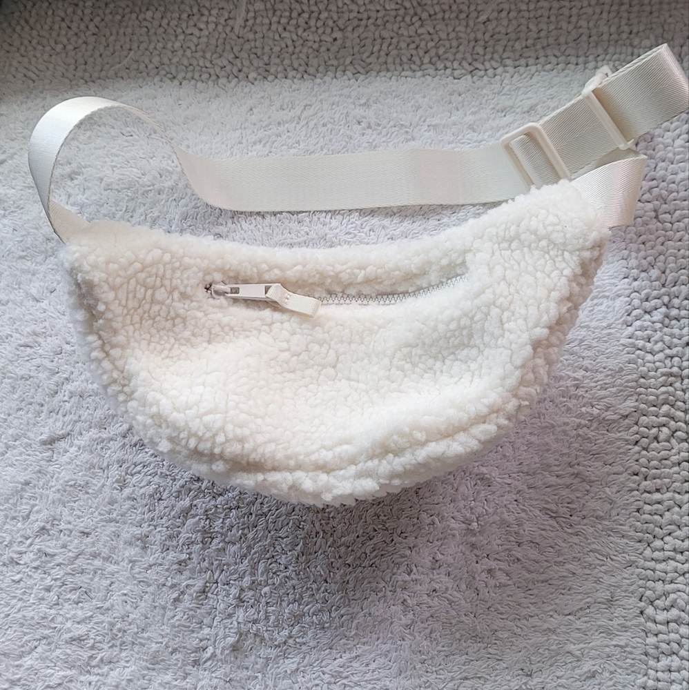 Fabletics Belt Bag View 2